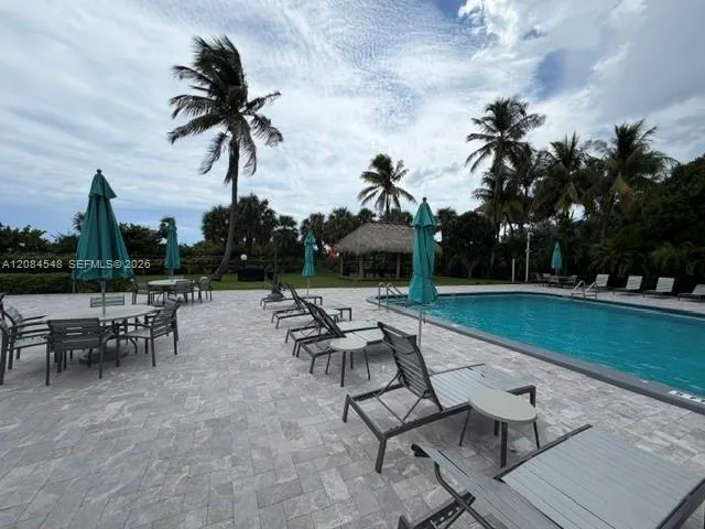 2401 Collins Ave #610 Miami Beach, FL 33140