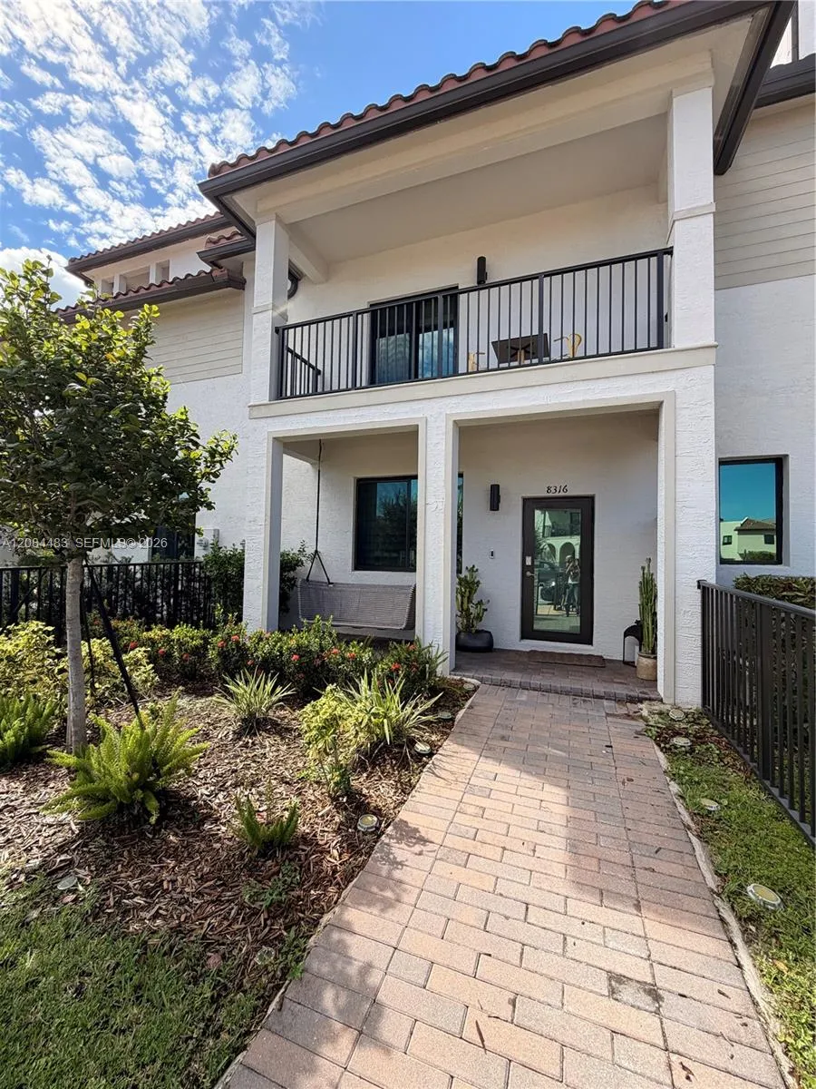 8316 NW 43rd St Doral, FL 33166