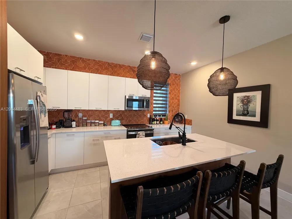 8316 NW 43rd St Doral, FL 33166