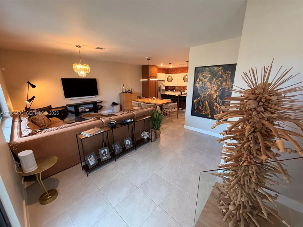 8316 NW 43rd St Doral, FL 33166