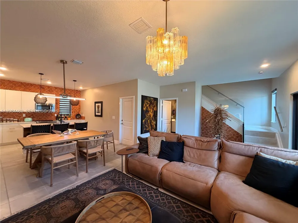 8316 NW 43rd St Doral, FL 33166