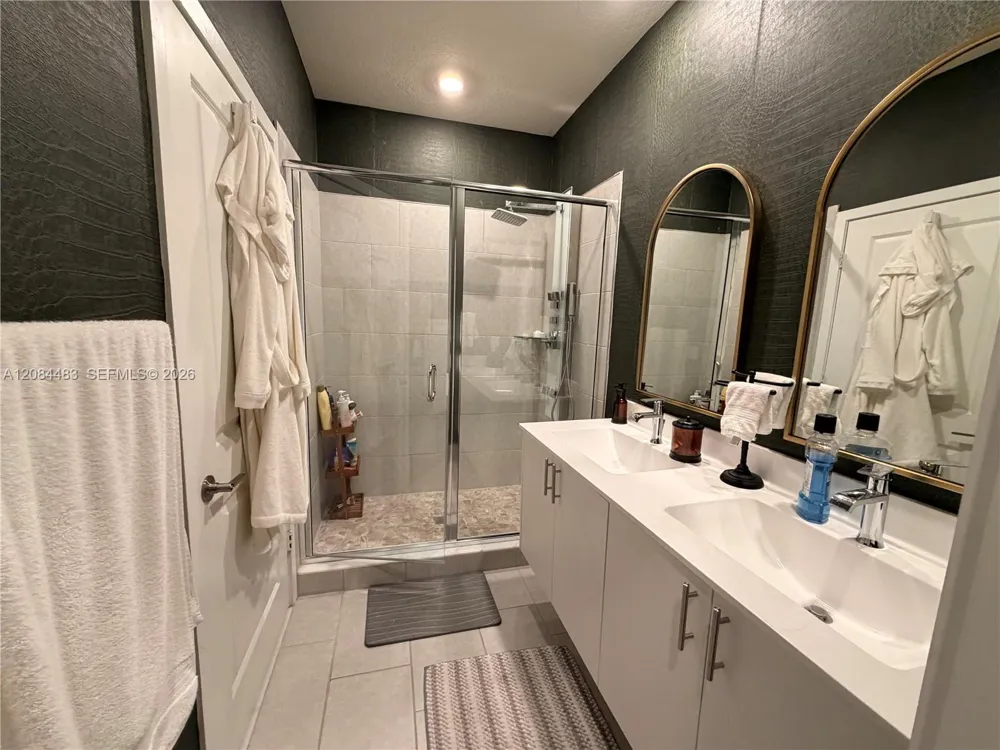 8316 NW 43rd St Doral, FL 33166