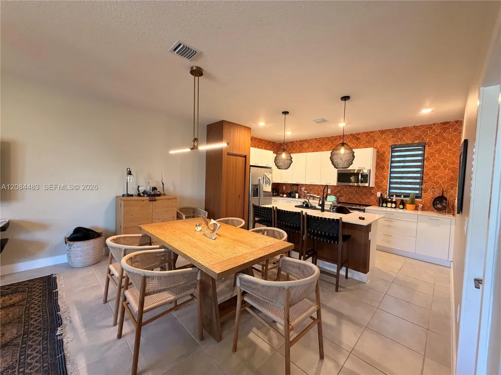 8316 NW 43rd St Doral, FL 33166