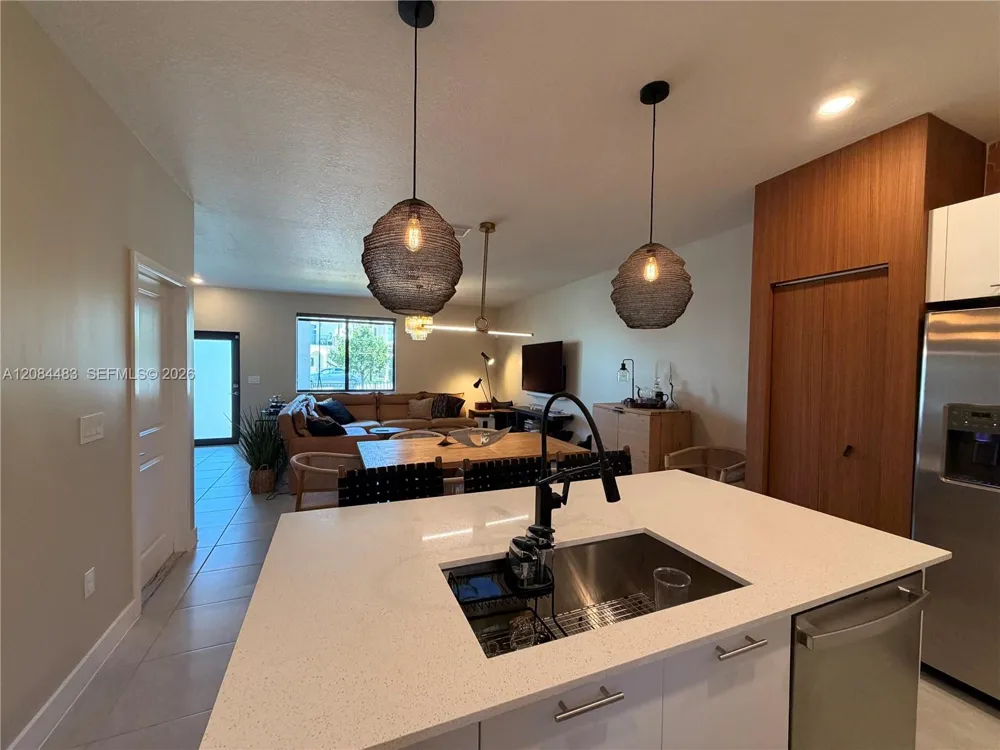 8316 NW 43rd St Doral, FL 33166