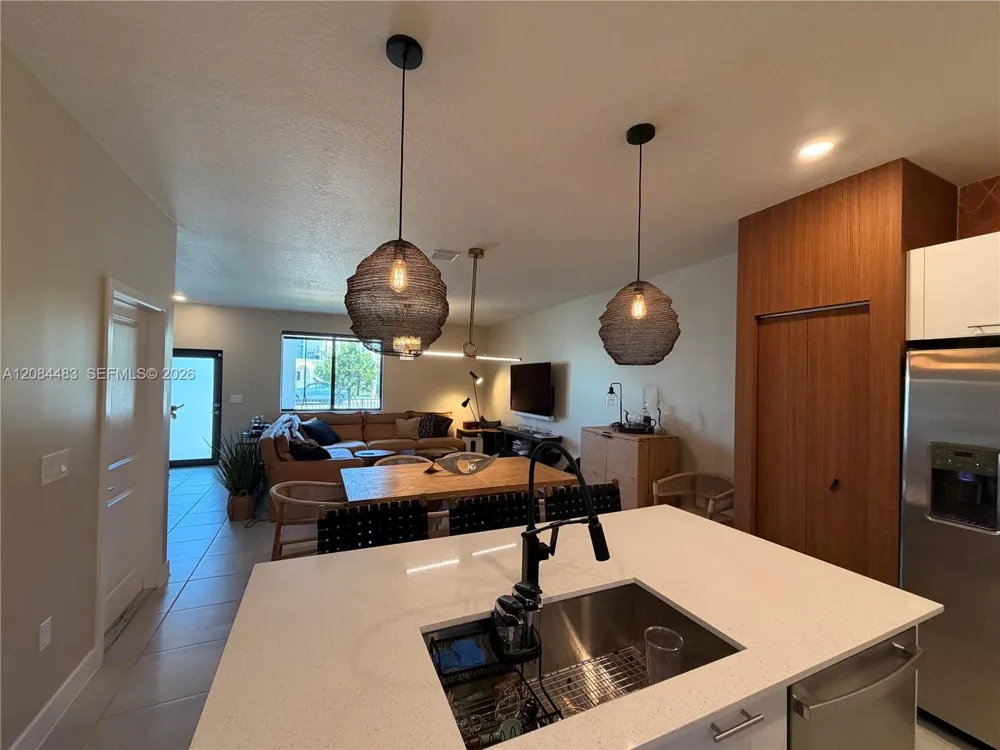 8316 NW 43rd St Doral, FL 33166