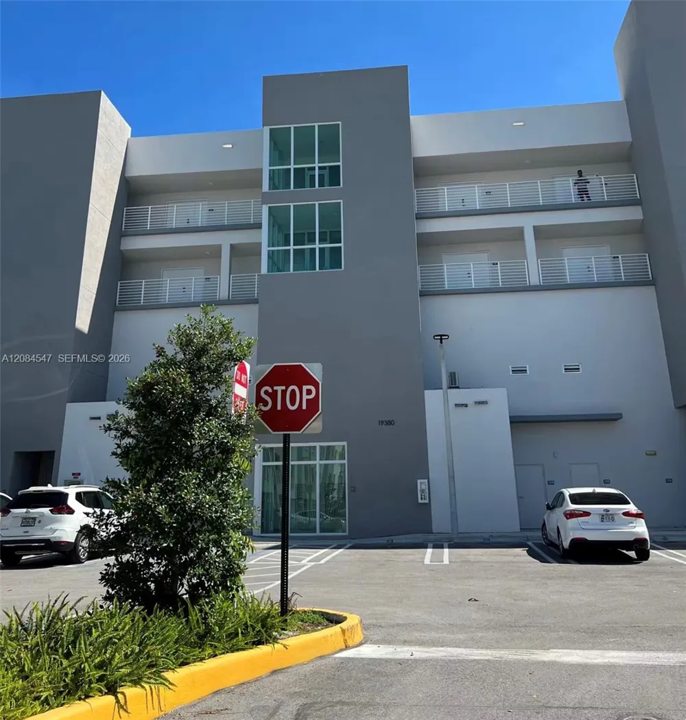 19380 NE 26th Ave #205 Miami, FL 33180
