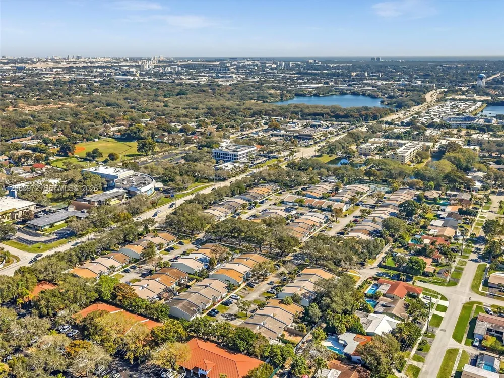 2408 35th Ave Hollywood, FL 33021