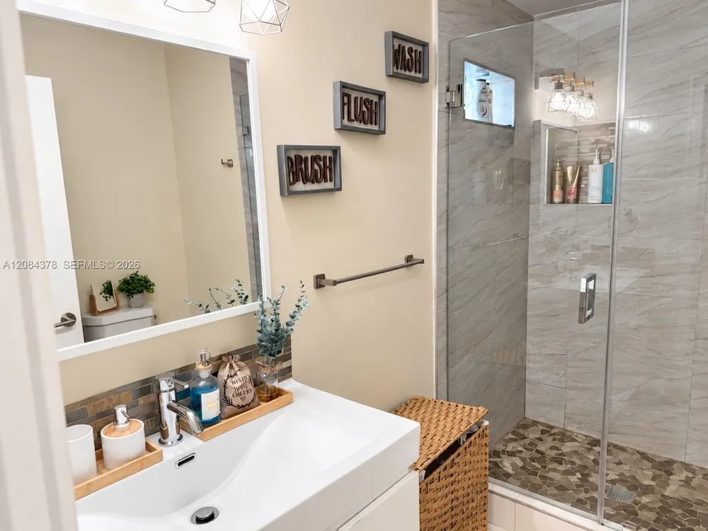 5260 NW 184th Ln Miami Gardens, FL 33055