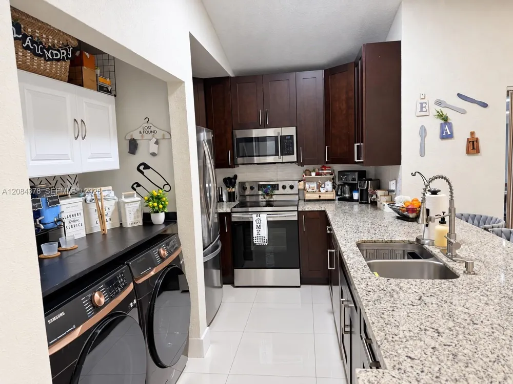 5260 NW 184th Ln Miami Gardens, FL 33055