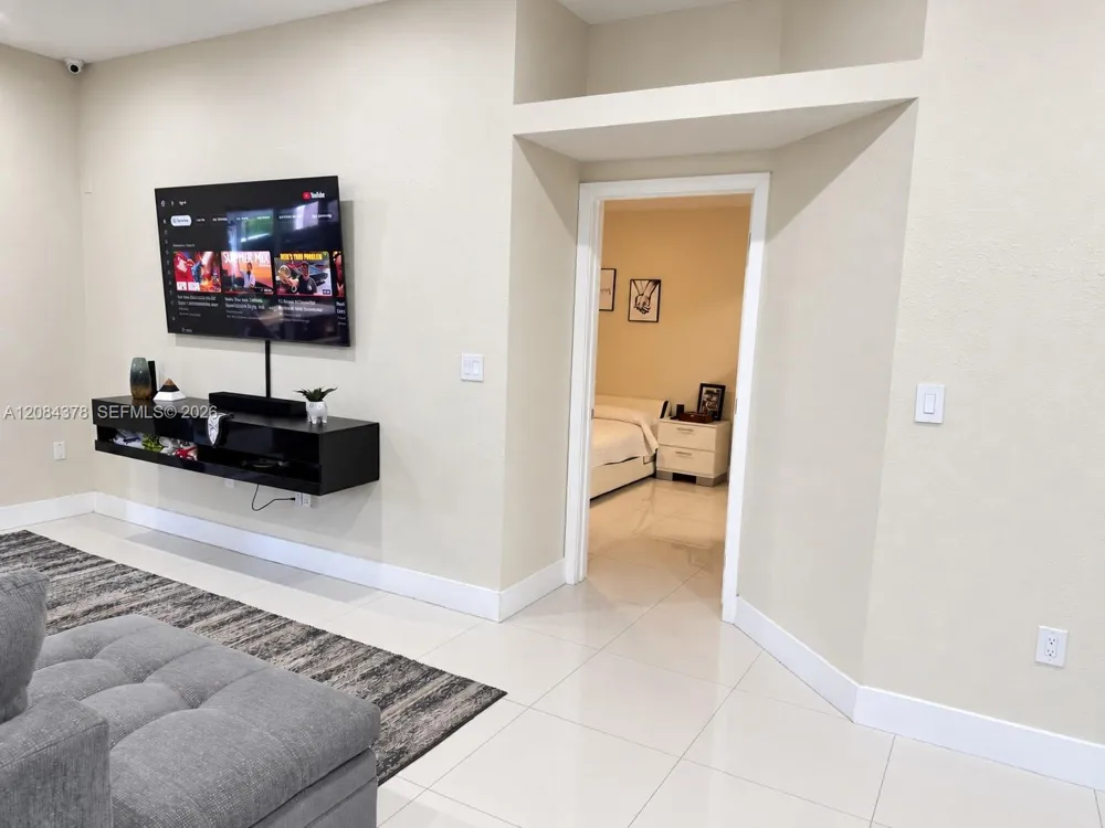 5260 NW 184th Ln Miami Gardens, FL 33055