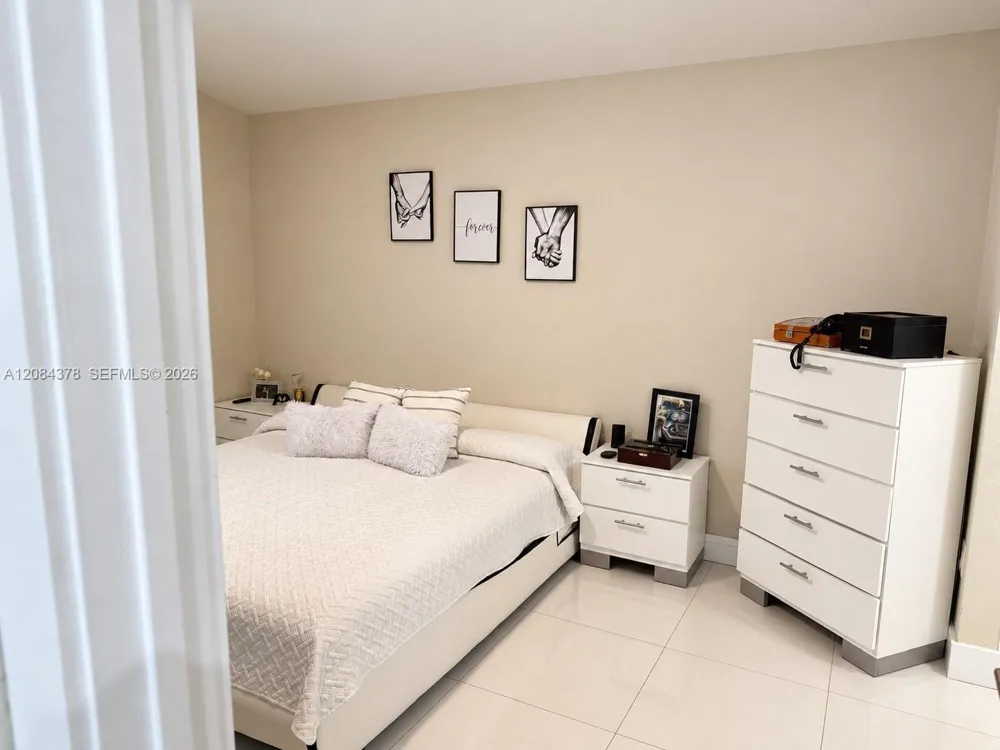 5260 NW 184th Ln Miami Gardens, FL 33055