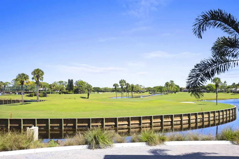 5172 SE CLUB WAY #207 Stuart, FL 34997