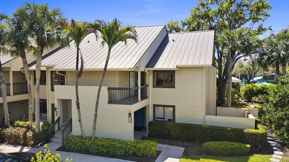 5172 SE CLUB WAY #207 Stuart, FL 34997