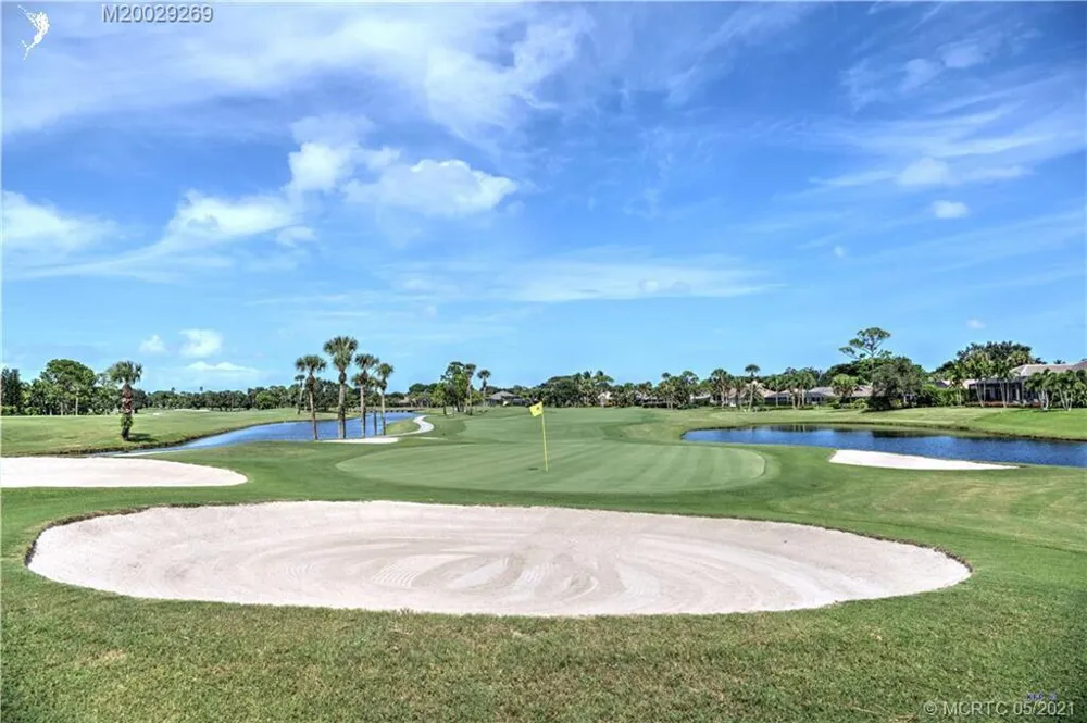 5172 SE CLUB WAY #207 Stuart, FL 34997