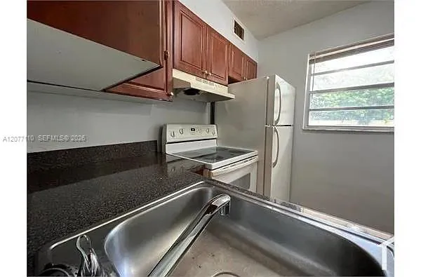 3380 NW 30th St #24 Lauderdale Lakes, FL 33311