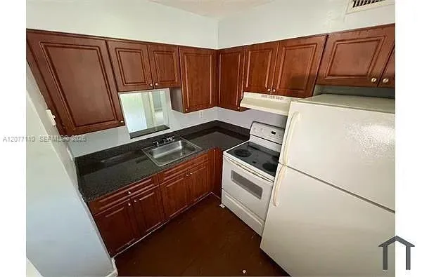 3380 NW 30th St #24 Lauderdale Lakes, FL 33311