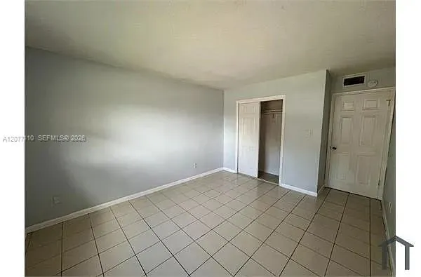 3380 NW 30th St #24 Lauderdale Lakes, FL 33311