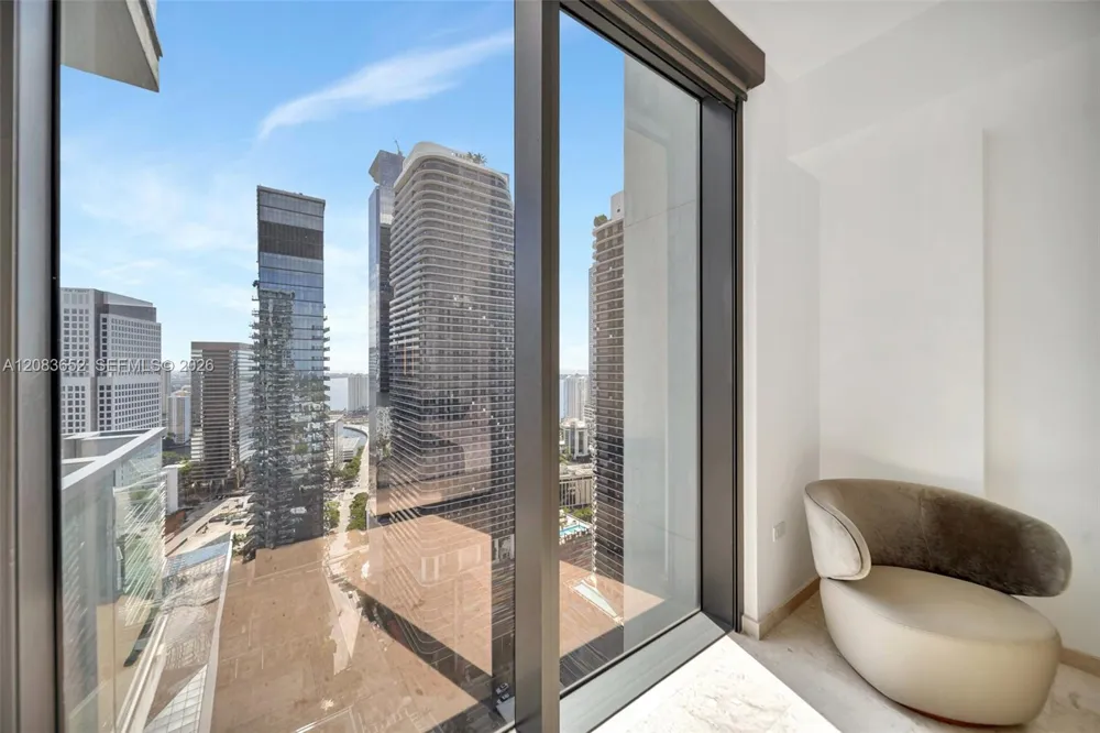 88 SW 7th St #3203 Miami, FL 33130