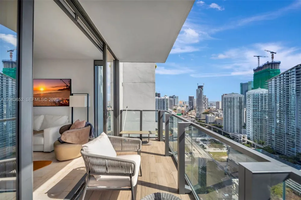 88 SW 7th St #3203 Miami, FL 33130