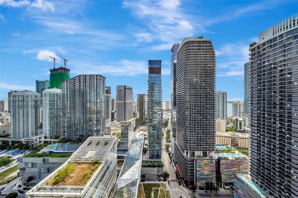 88 SW 7th St #3203 Miami, FL 33130
