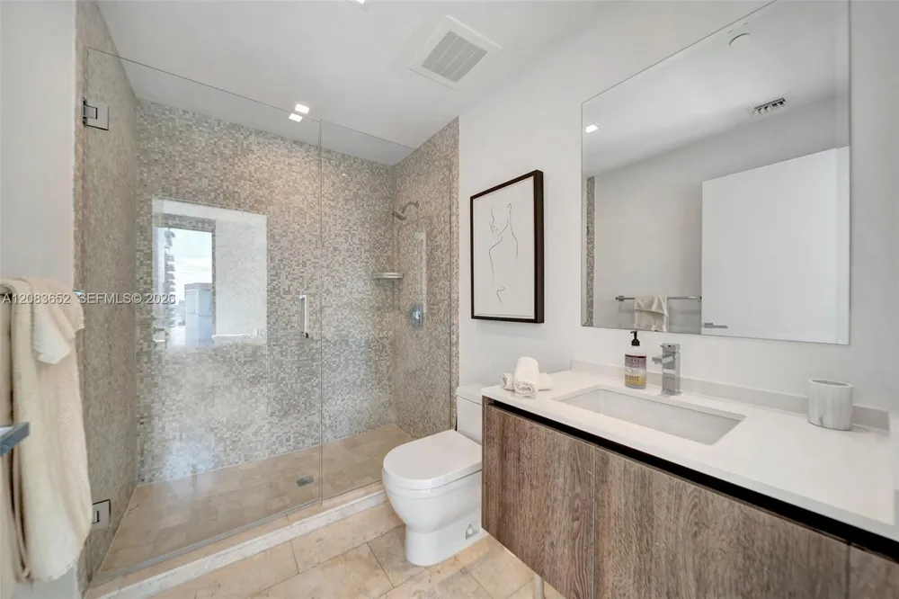 88 SW 7th St #3203 Miami, FL 33130