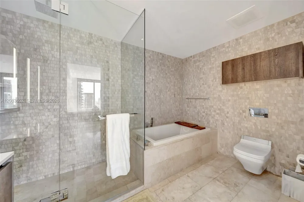 88 SW 7th St #3203 Miami, FL 33130
