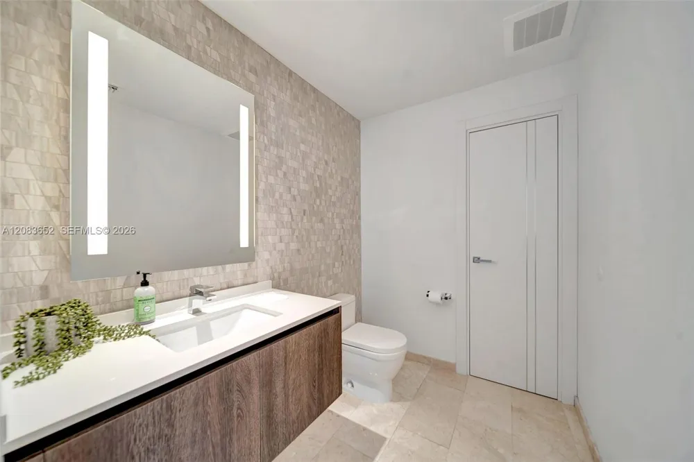 88 SW 7th St #3203 Miami, FL 33130