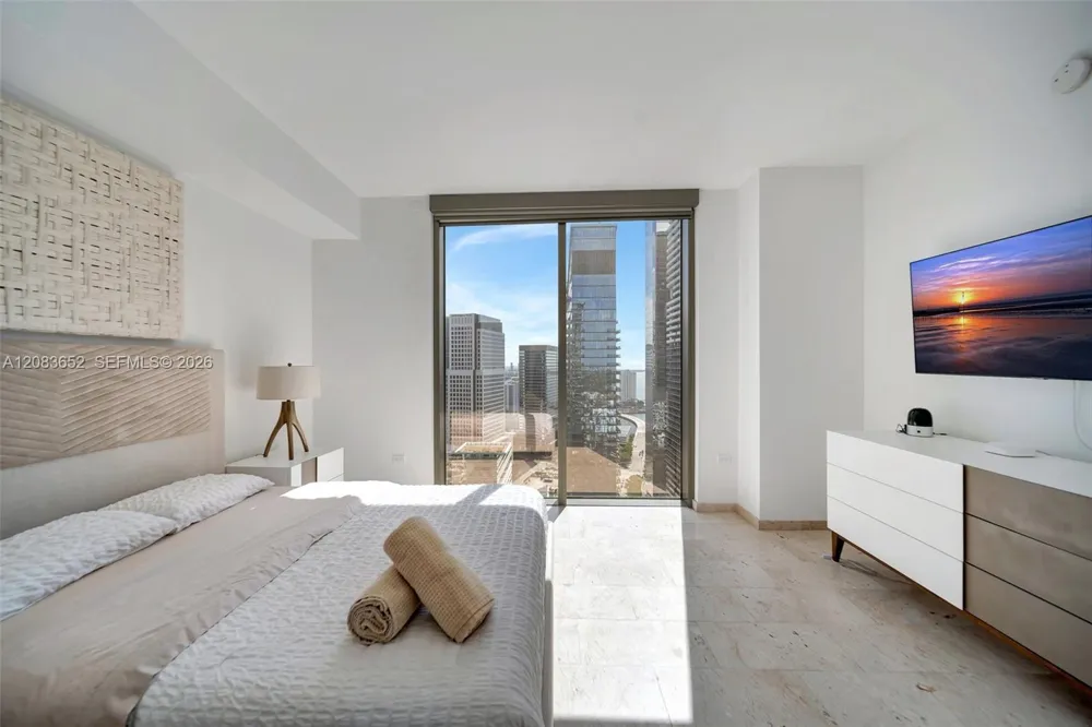 88 SW 7th St #3203 Miami, FL 33130