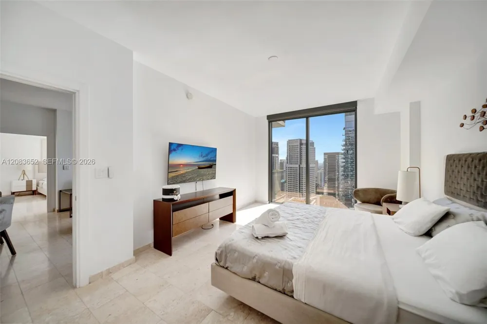 88 SW 7th St #3203 Miami, FL 33130