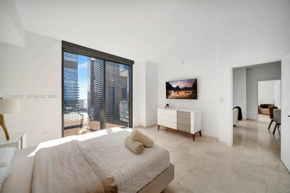 88 SW 7th St #3203 Miami, FL 33130