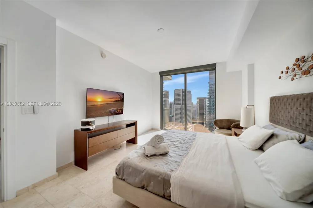 88 SW 7th St #3203 Miami, FL 33130
