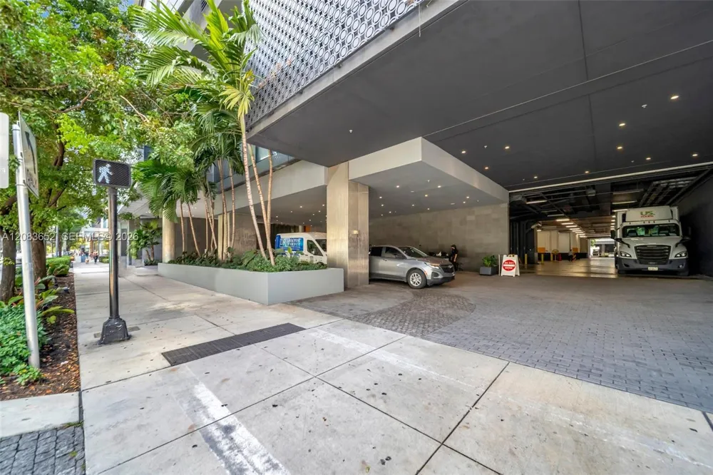 88 SW 7th St #3203 Miami, FL 33130