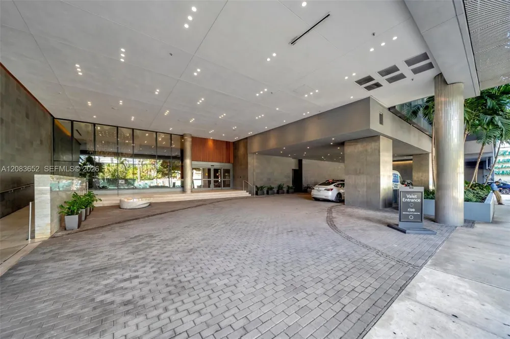 88 SW 7th St #3203 Miami, FL 33130