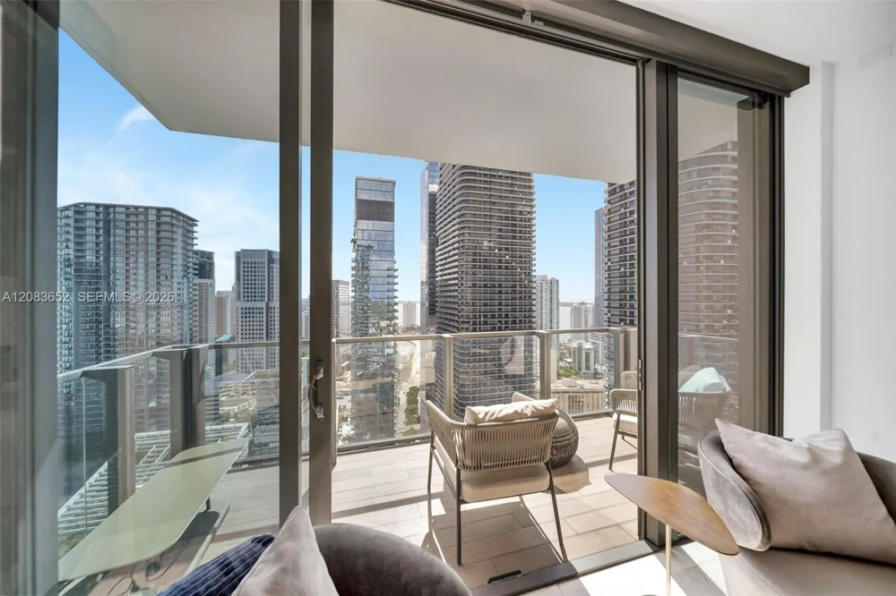 88 SW 7th St #3203 Miami, FL 33130