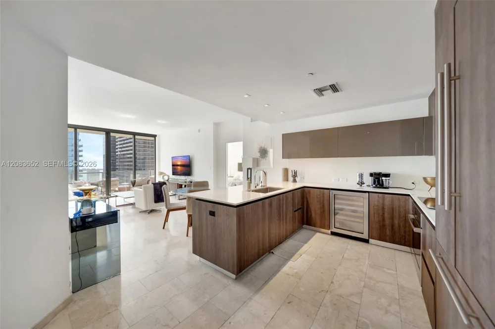 88 SW 7th St #3203 Miami, FL 33130