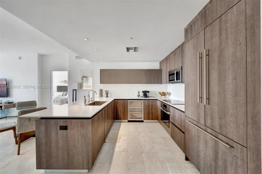 88 SW 7th St #3203 Miami, FL 33130