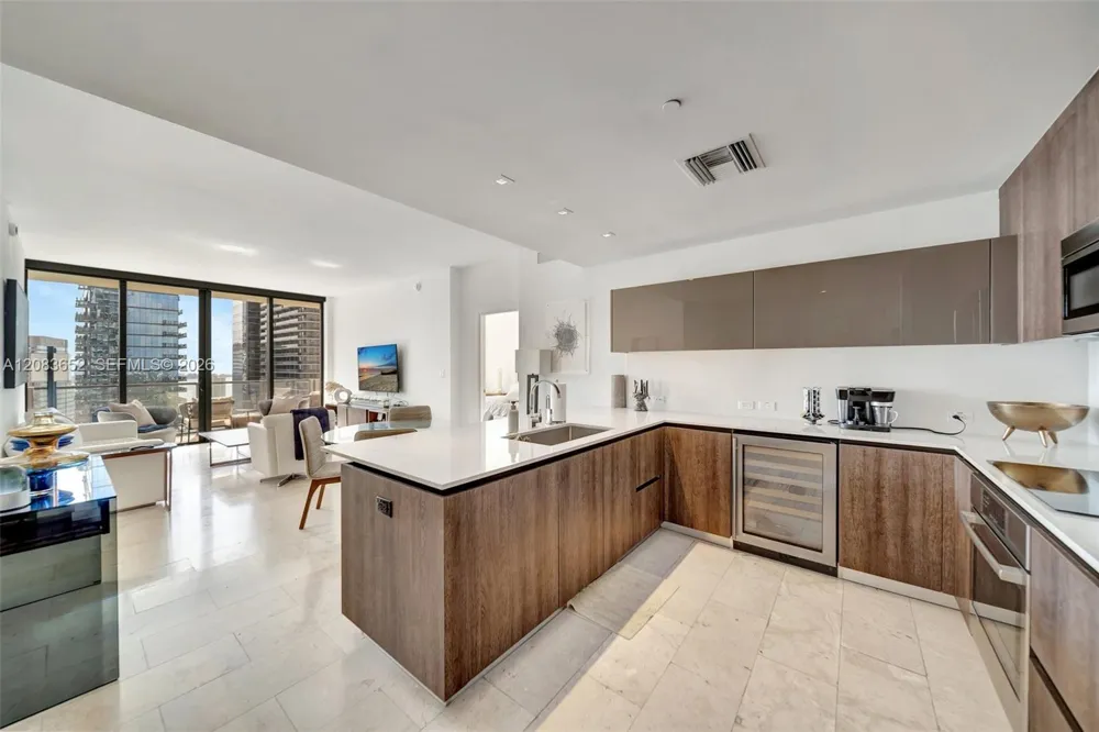 88 SW 7th St #3203 Miami, FL 33130