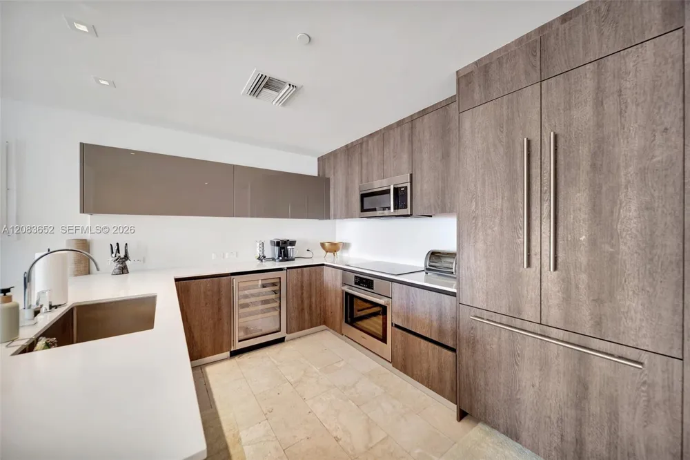 88 SW 7th St #3203 Miami, FL 33130