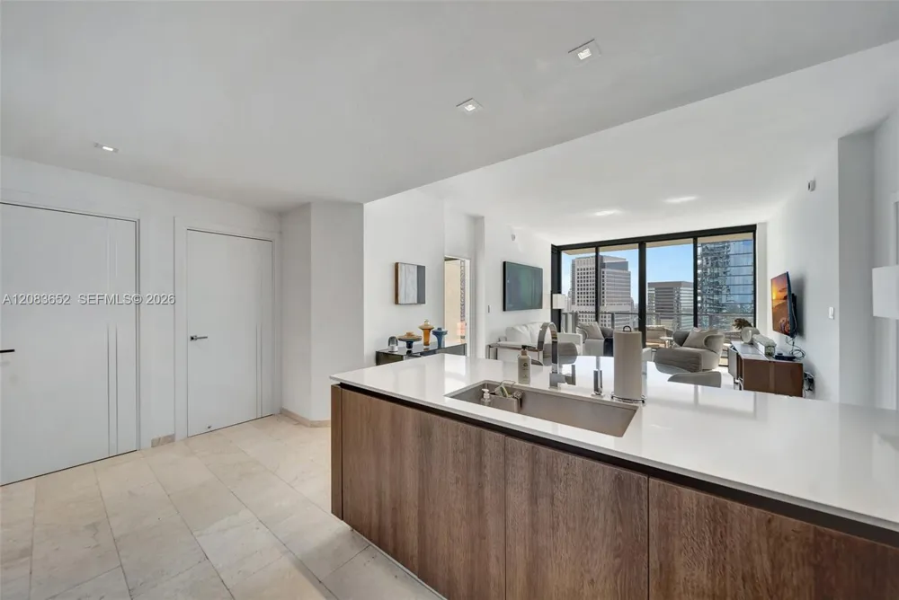 88 SW 7th St #3203 Miami, FL 33130