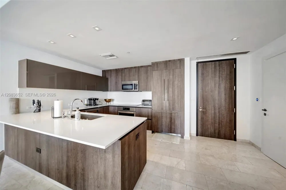 88 SW 7th St #3203 Miami, FL 33130