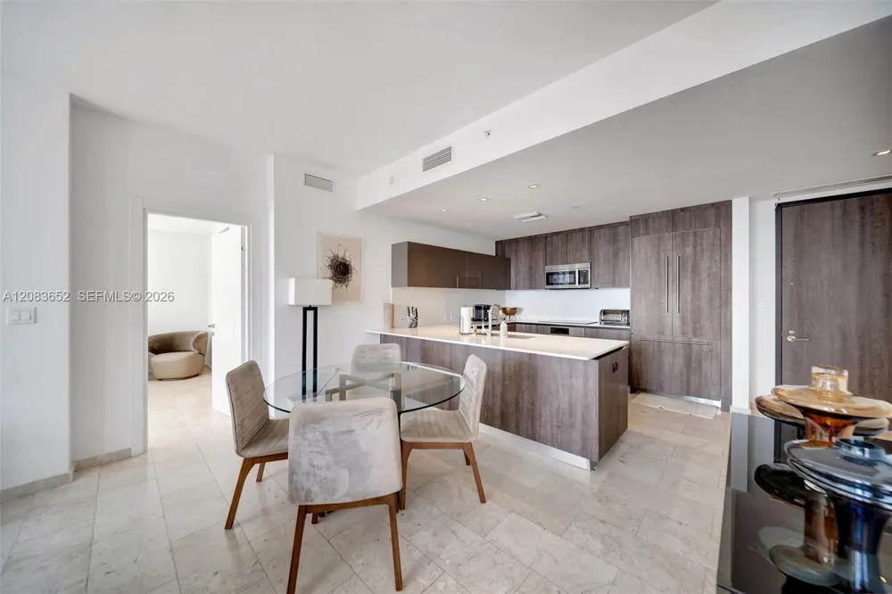 88 SW 7th St #3203 Miami, FL 33130