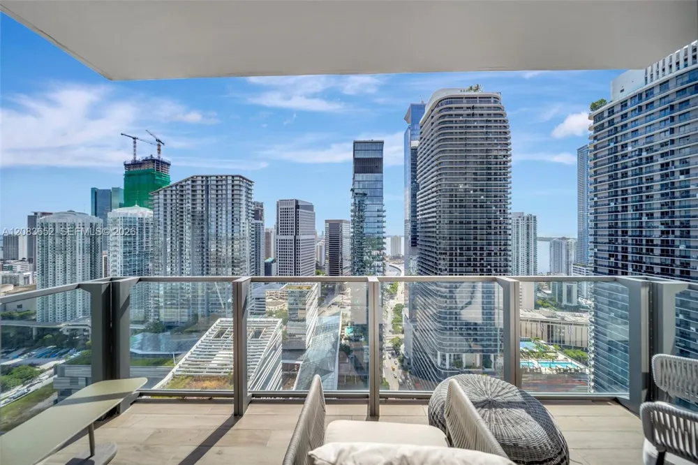 88 SW 7th St #3203 Miami, FL 33130