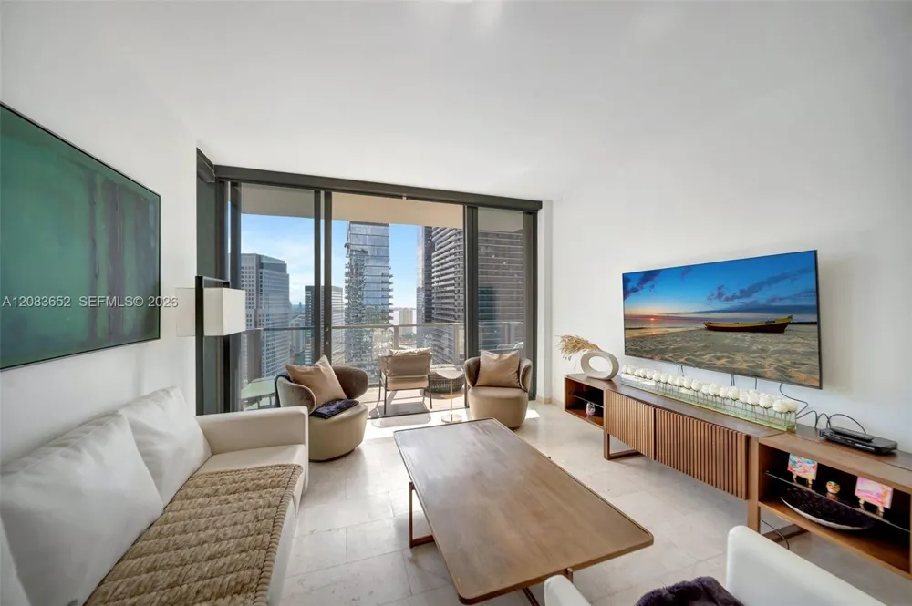 88 SW 7th St #3203 Miami, FL 33130