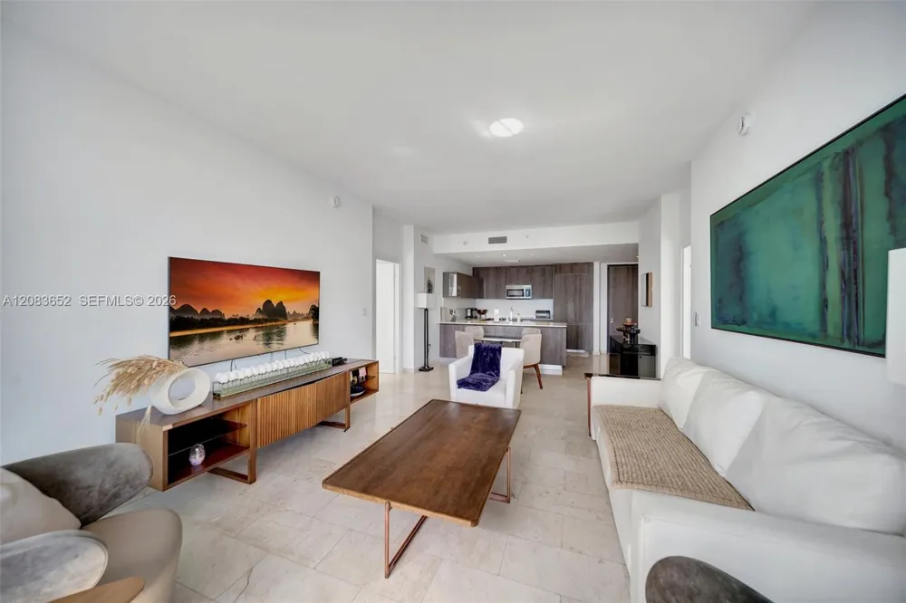 88 SW 7th St #3203 Miami, FL 33130