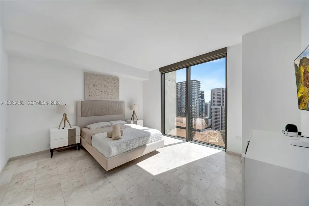 88 SW 7th St #3203 Miami, FL 33130