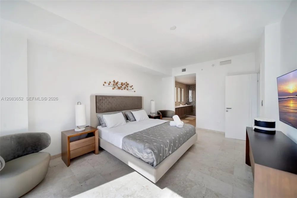 88 SW 7th St #3203 Miami, FL 33130