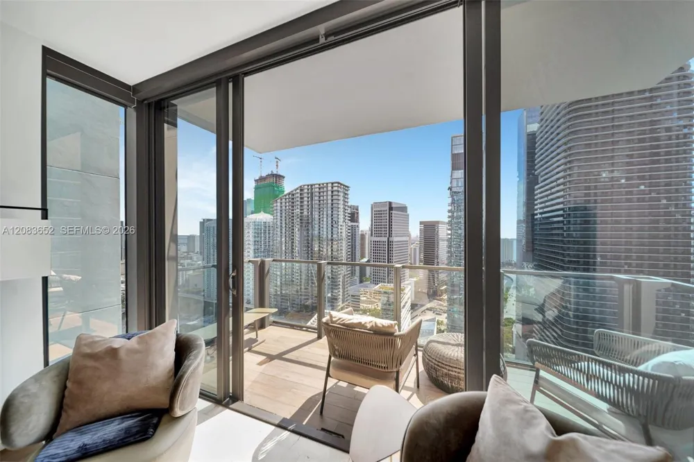 88 SW 7th St #3203 Miami, FL 33130