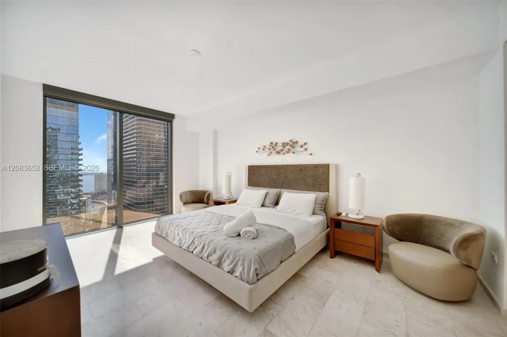 88 SW 7th St #3203 Miami, FL 33130