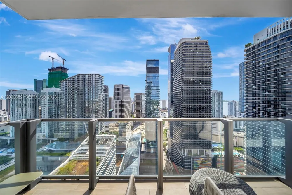 88 SW 7th St #3203 Miami, FL 33130
