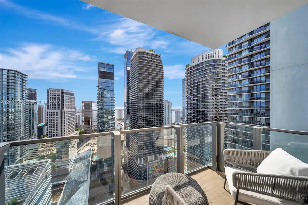 88 SW 7th St #3203 Miami, FL 33130